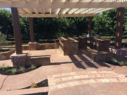 an image of a retaining wall and patio installation in Sacramento, ca